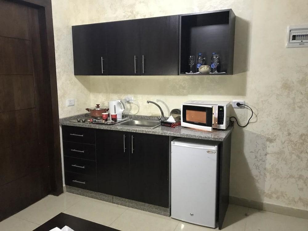 Al Haneen Hotel Apartments - Private kitchen