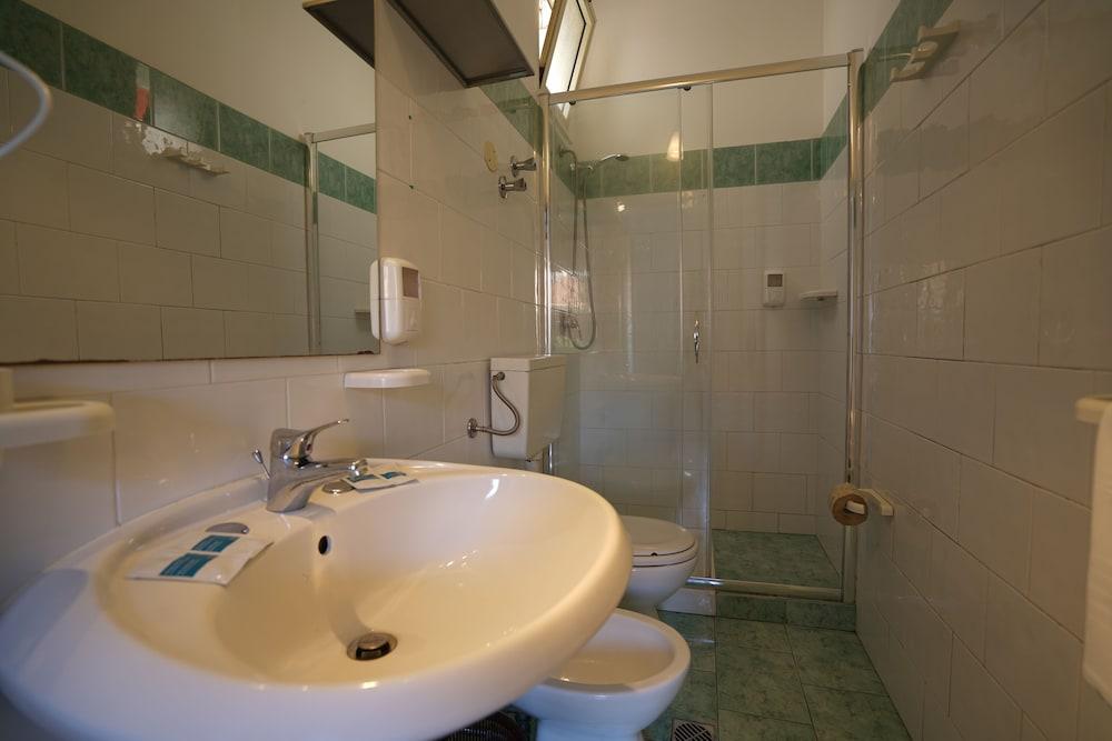 Nicolaus Club Fontane Bianche - Bathroom