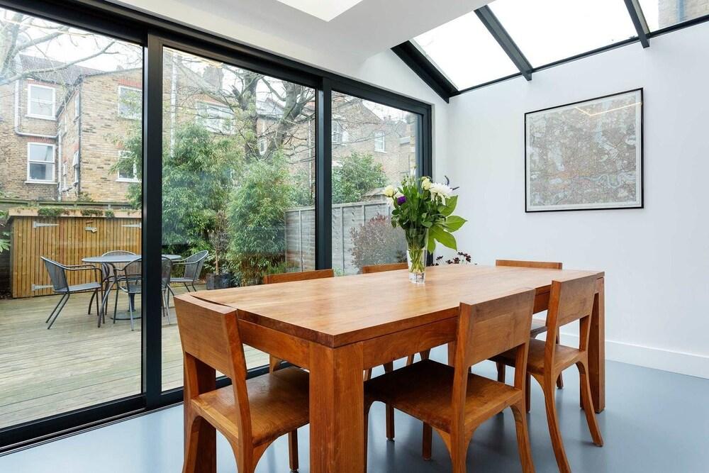 Highbury Dream House - In-Room Dining