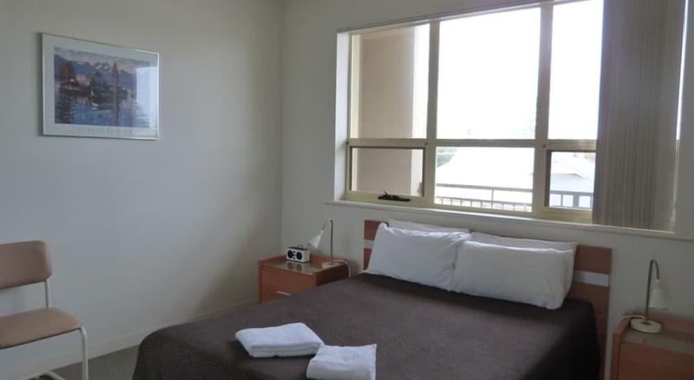Glenelg Holiday Apartments - Room