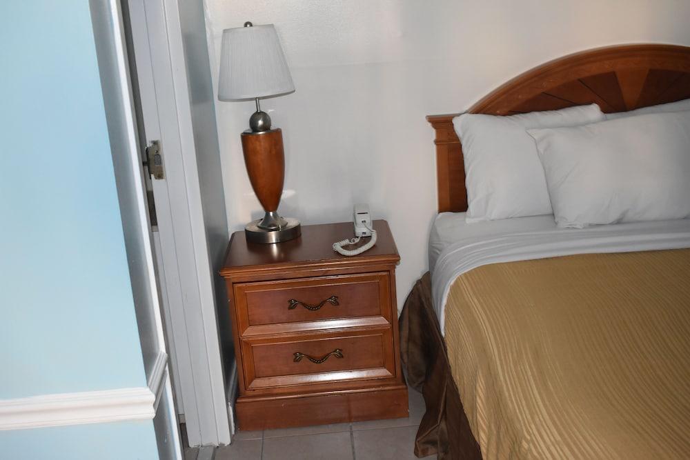 Guest Cottage And Suites - Room
