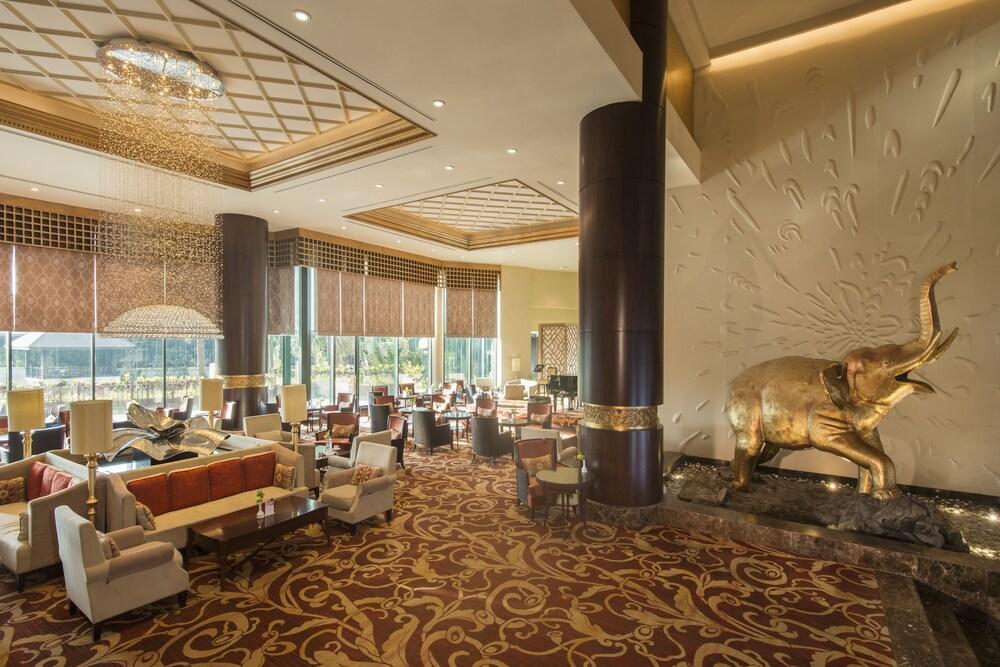 Sedona Hotel Inya Wing - Lobby Lounge