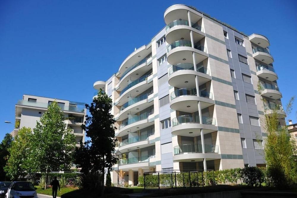 Prestige Du Lac Apartments - Exterior