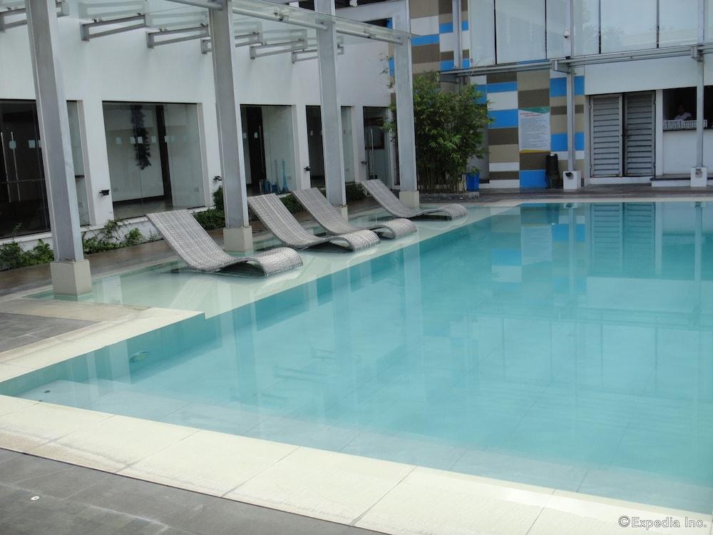 Century Hotel - Outdoor Pool