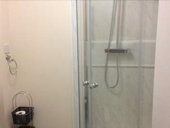 Central Apartments Edinburgh - Bathroom