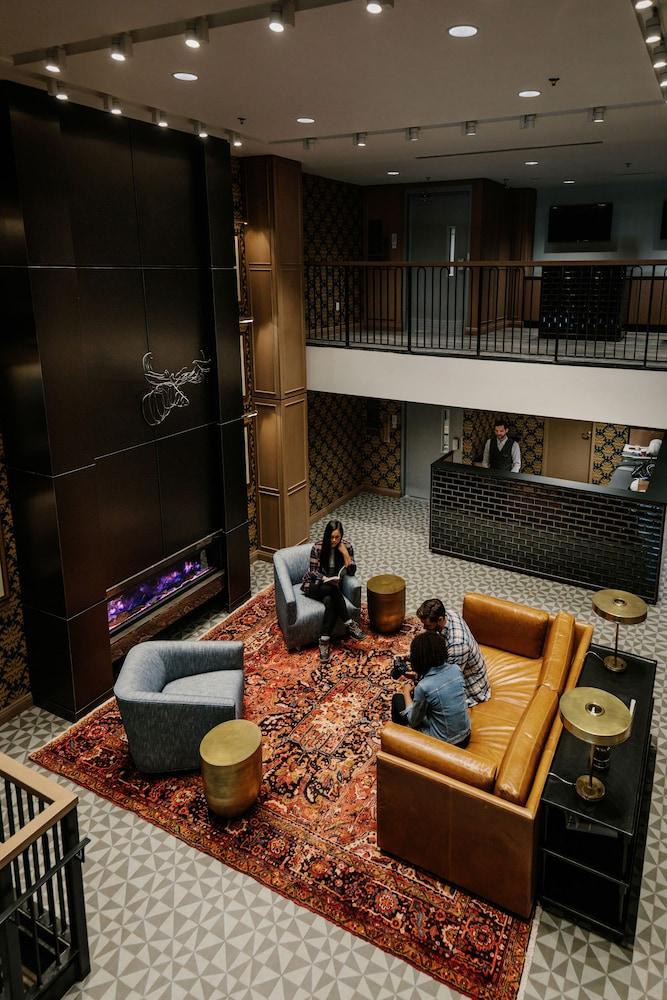 Mount Royal Hotel - Lobby Sitting Area