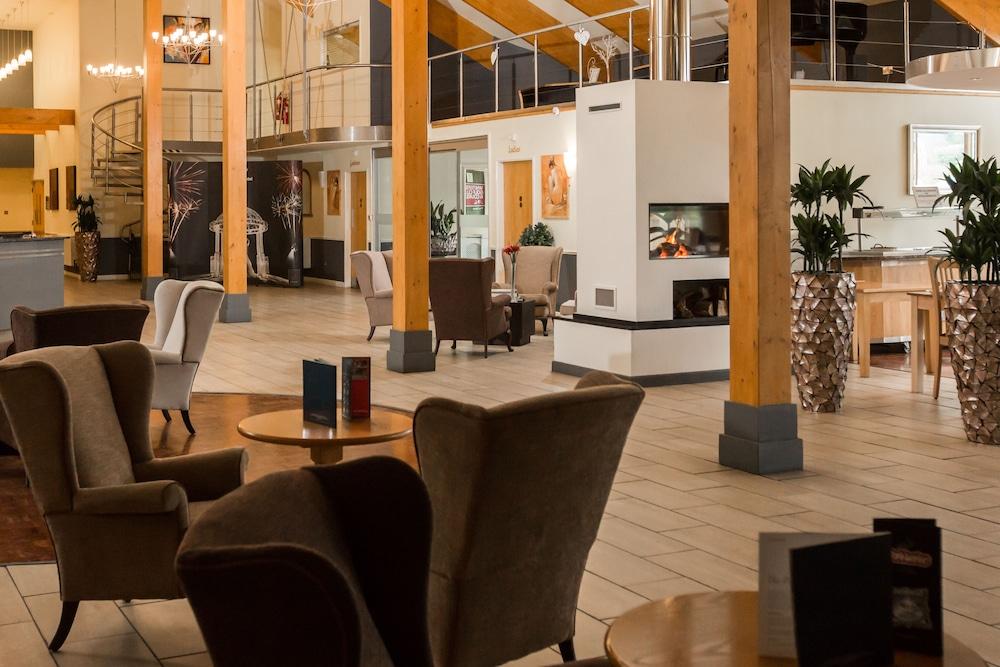 Draycote Hotel - Lobby Sitting Area