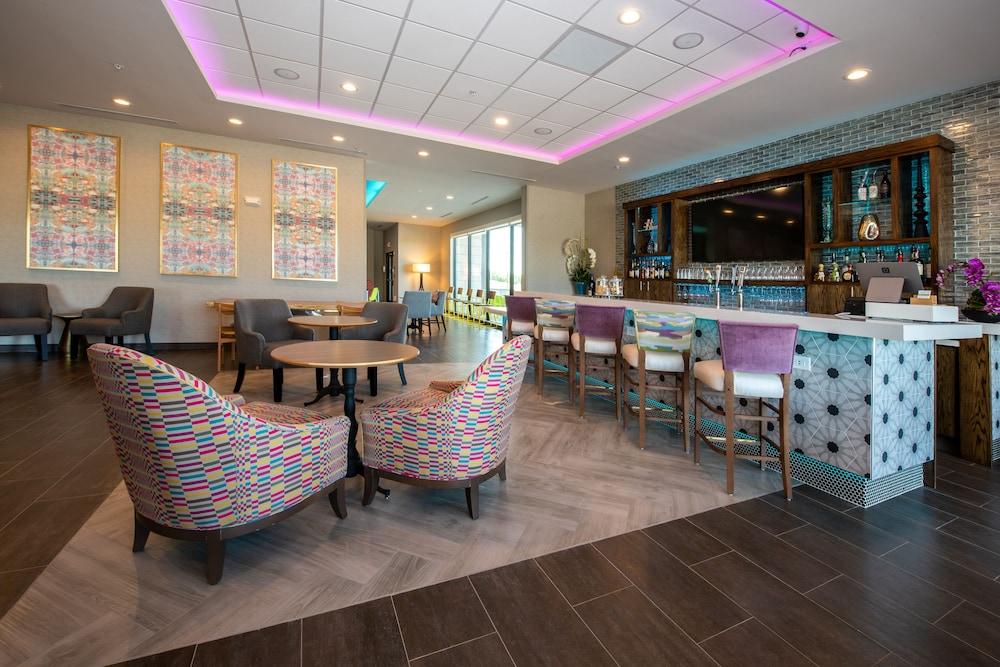 Home2 Suites by Hilton Wichita Northeast - Lobby Lounge
