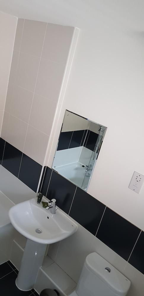 Select Serviced Accommodation - Gweal Place - Bathroom