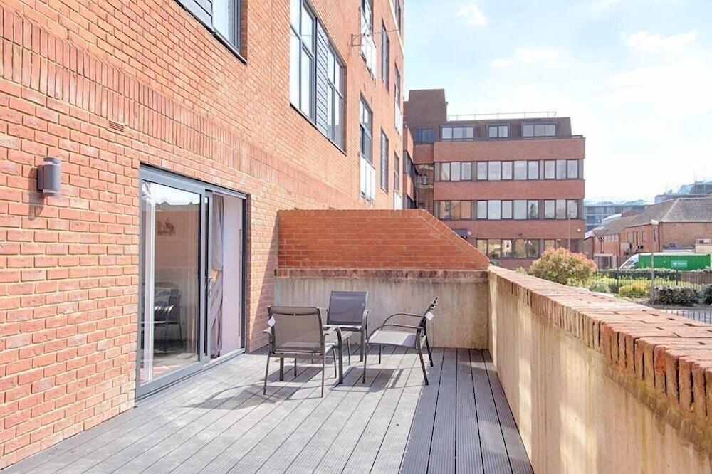 Roomspace Apartments -Bradley Court - Featured Image