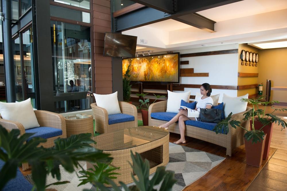 Grand Sierra Pines Baguio - Lobby Lounge