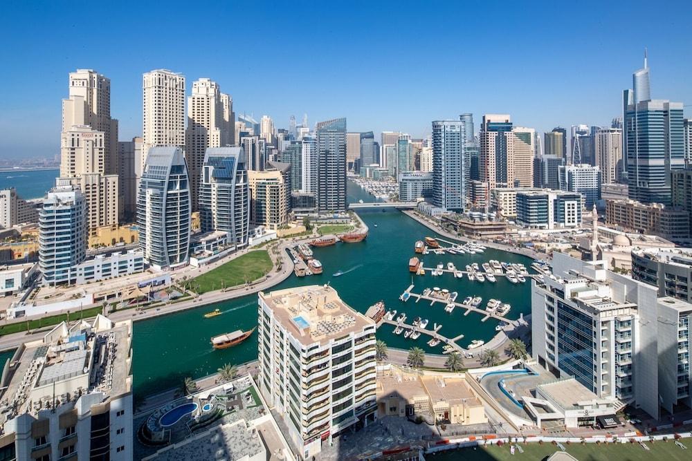 Spectacular Studio Apartment in Dubai Marina - Featured Image