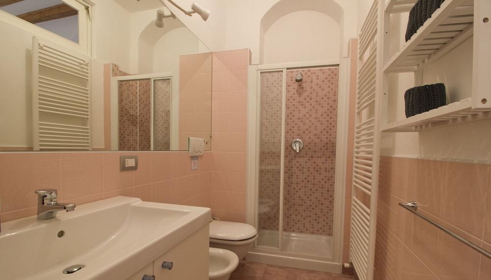 إيتاليان واي - لامبرو - Bathroom
