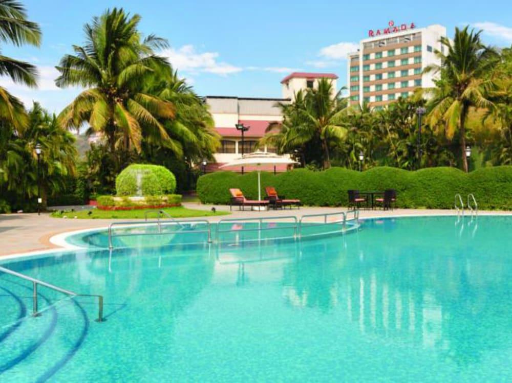 Ramada by Wyndham Powai Hotel & Convention Centre - Outdoor Pool