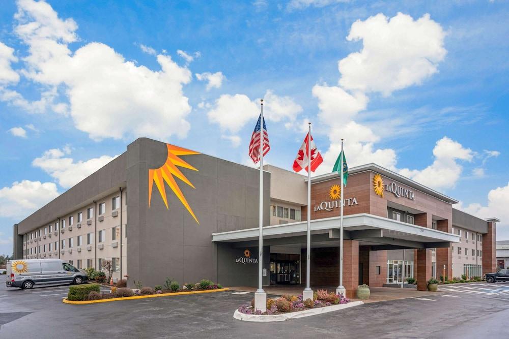 La Quinta Inn & Suites by Wyndham Seattle Federal Way - Featured Image