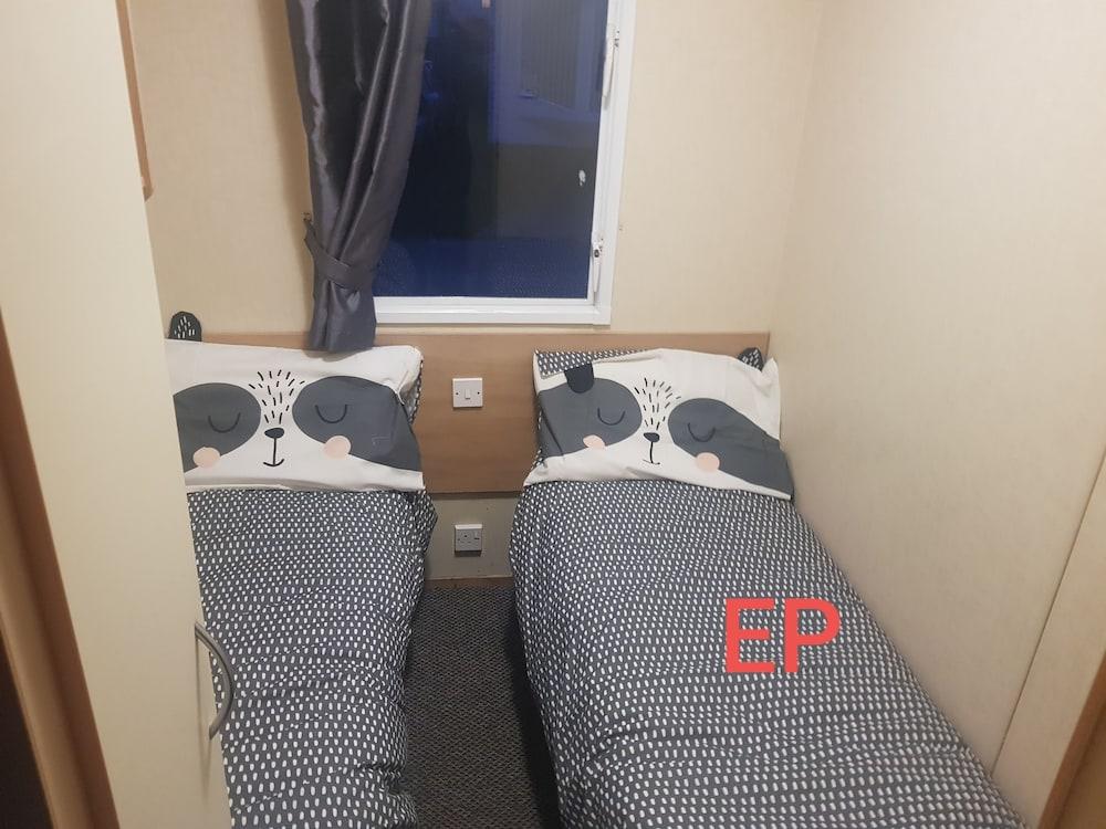 Lovely 3-bed Caravan in Towyn - Room
