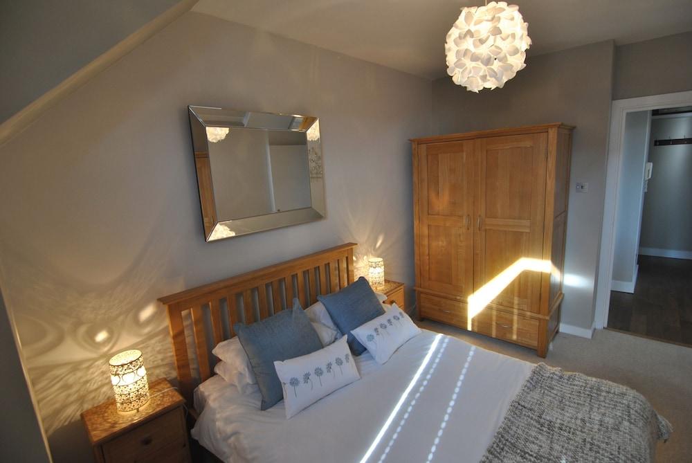 The Courtyard, Windsor, 2 Beds - Room