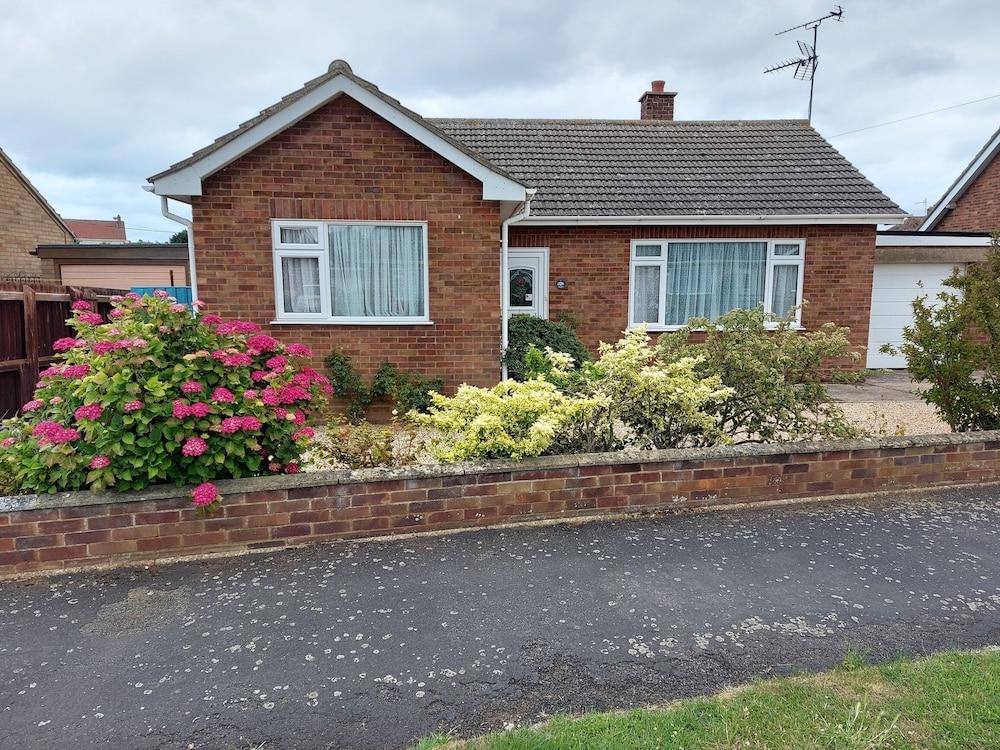 Rosie's - Lovely Detached Bungalow - Featured Image