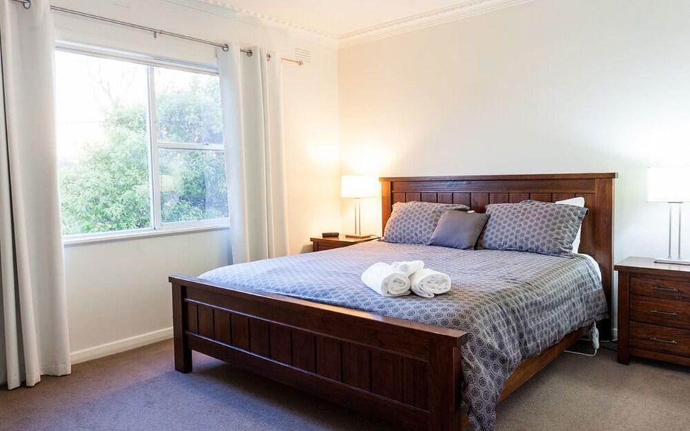 Point Lonsdale Holiday Apartments - Adults only - Room