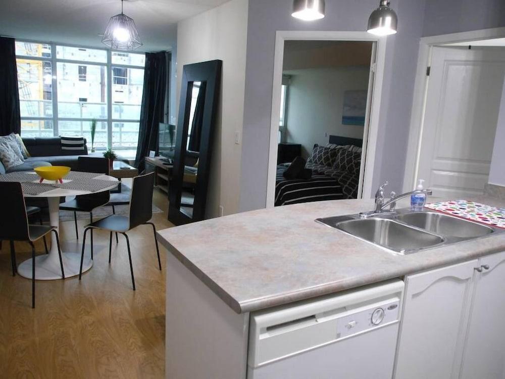 Great 1BR Condo in the Heart of the City - Living Room