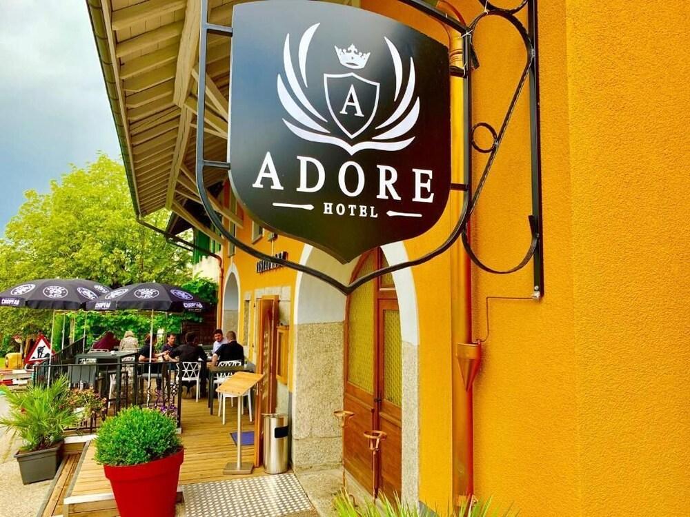 Hotel Adore - Exterior detail