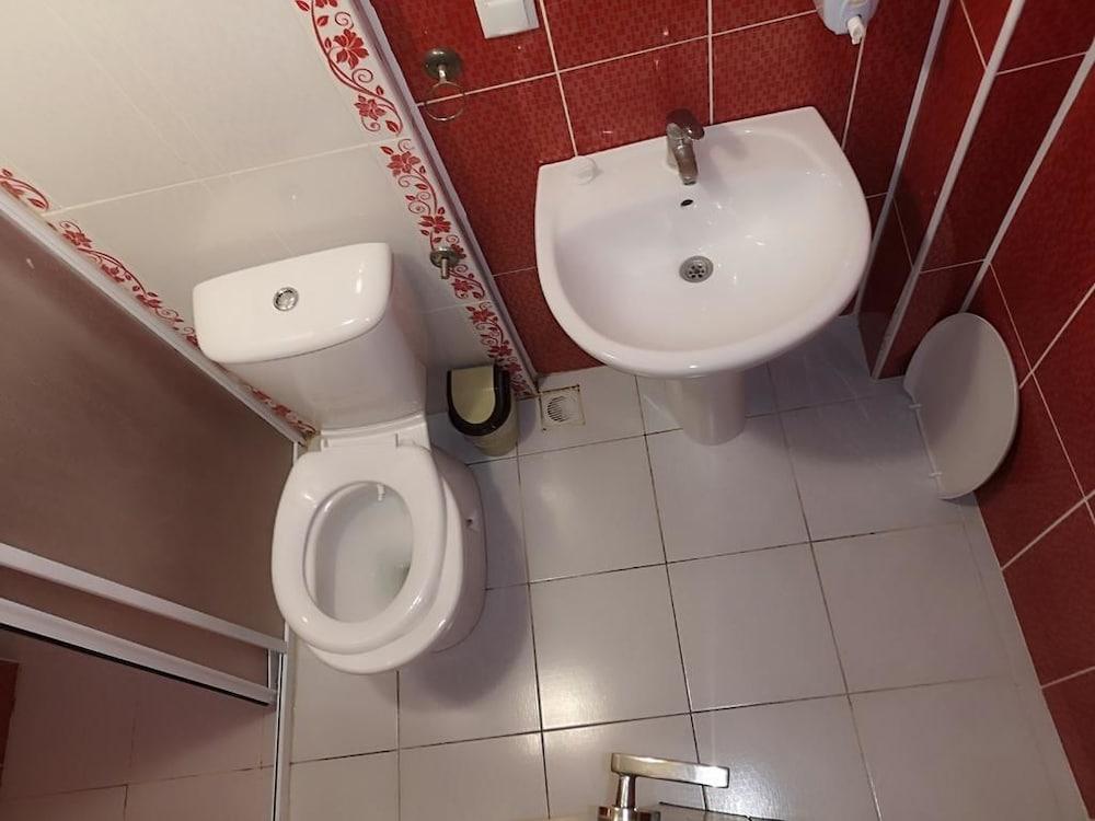 Ayyildiz Suit Yenibaglar - Bathroom