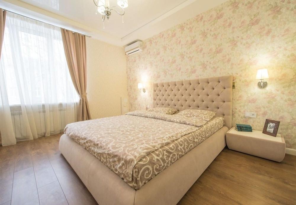 Flatsis Apartment Svobody 12 - Featured Image