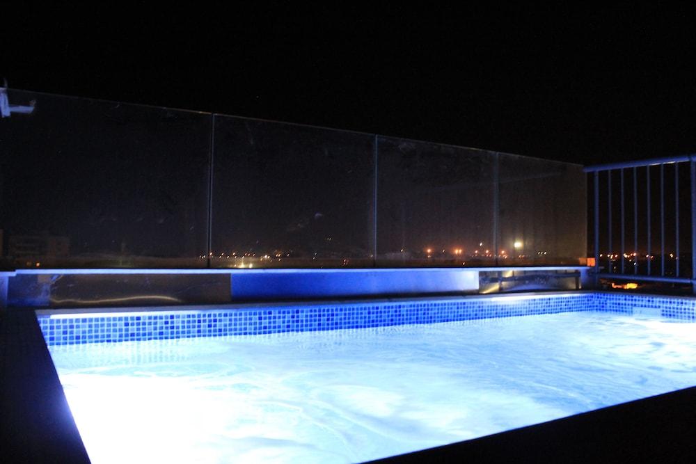Qbic City Hotel - Rooftop Pool