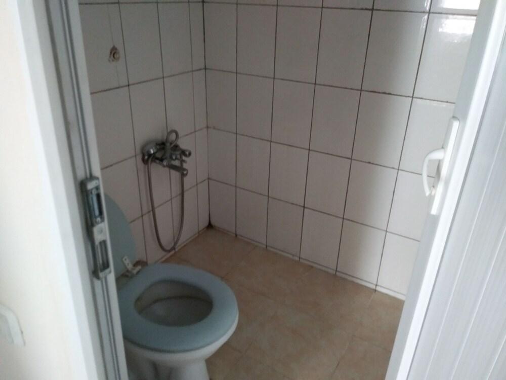Ata Turkoglu Apart Otel - Bathroom Sink