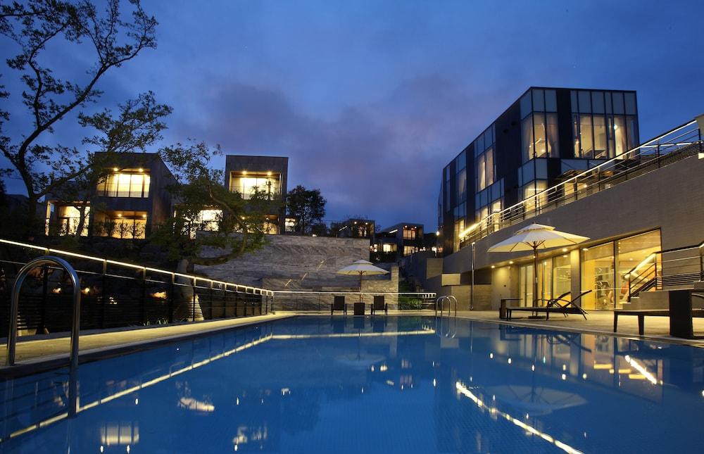 Lotte Resort Jeju Artvillas - Outdoor Pool