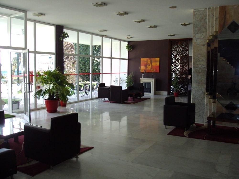 Hotel Corniche Palace - Lobby Sitting Area