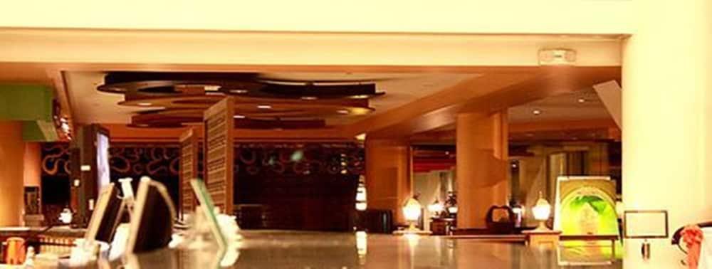 Hotel Supreme Convention Plaza - Interior