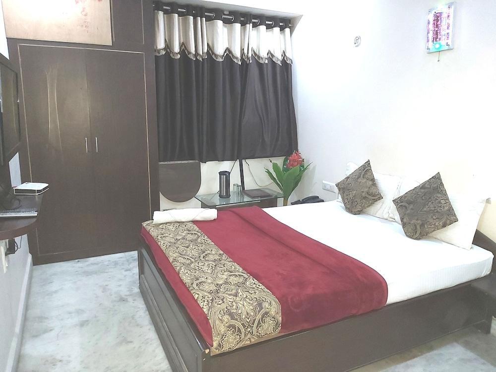 Neelam Palace Hotel - Room