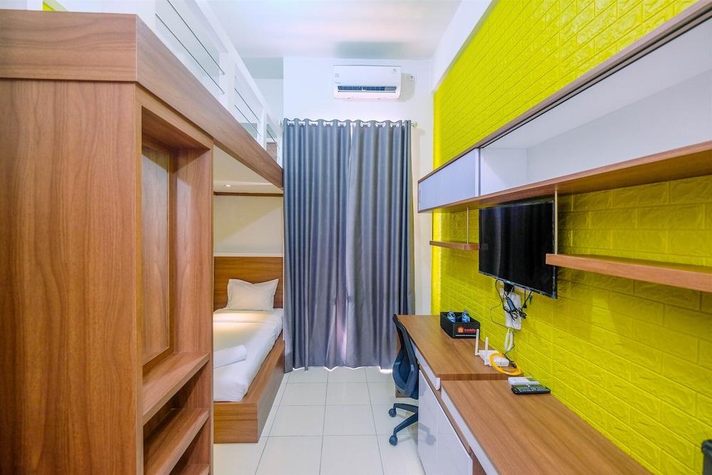 Cozy Studio with Bunk Bed at Dave Apartment near UI - Interior
