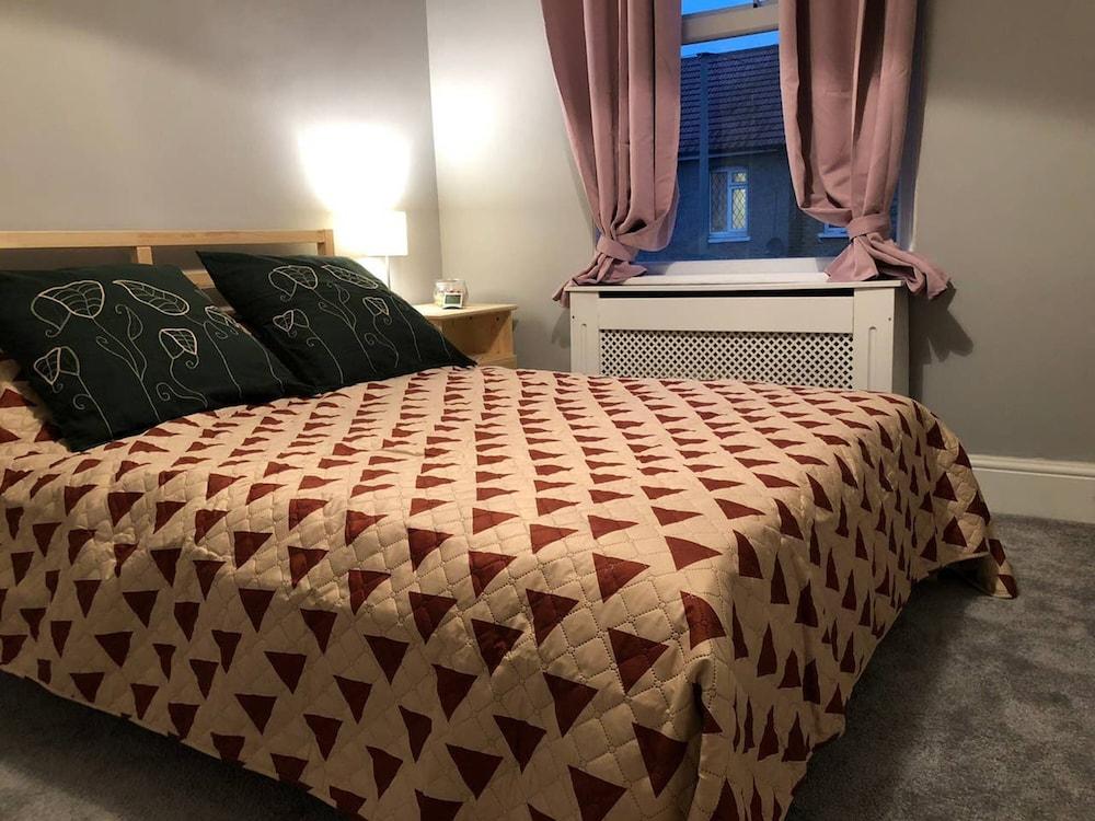 Double bedroom near Heathrow - Featured Image