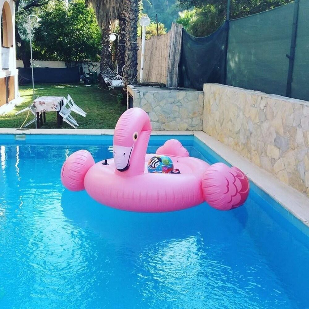 بيسيليس هوتل - Outdoor Pool