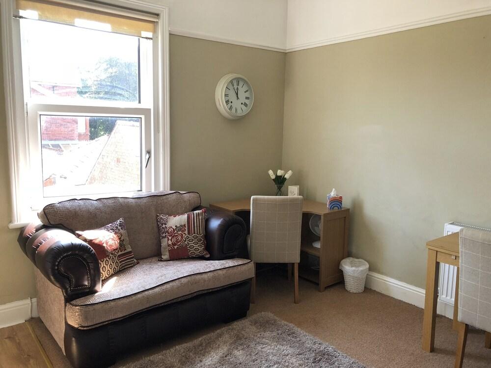 Lovely 1 bed Apartment - Living Room