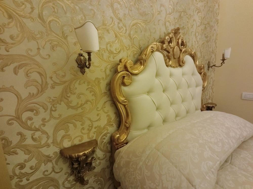 Impero Vaticano Suites Guest House - Room