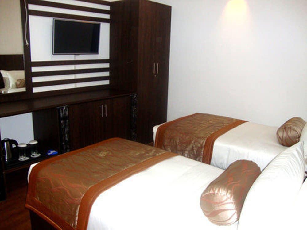 Hotels JoJos - Room