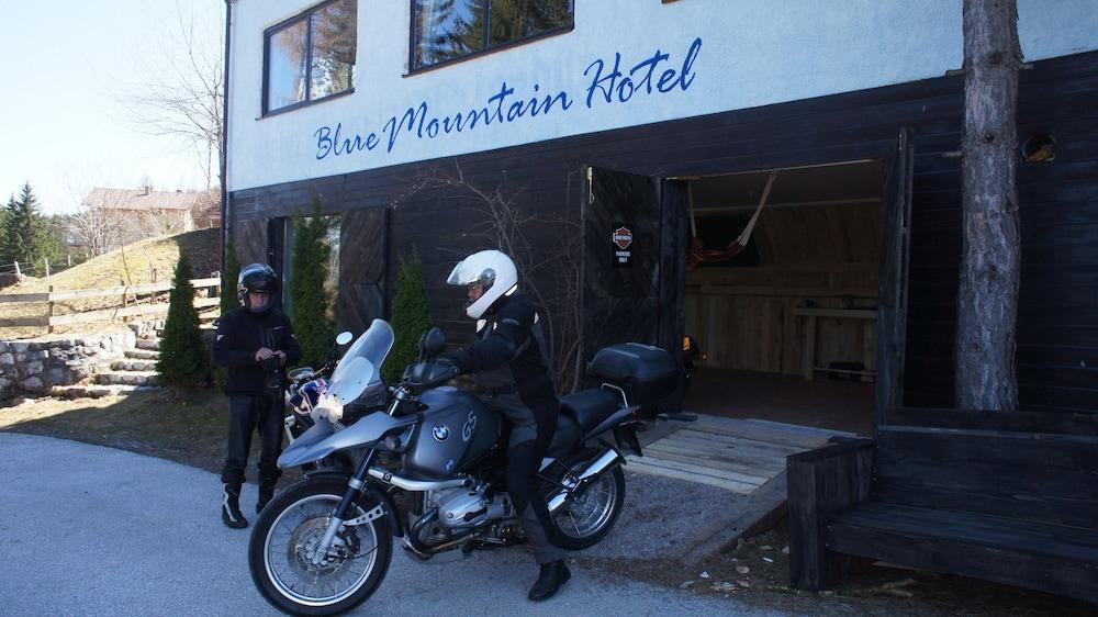 Blue Mountain Hotel - Exterior detail