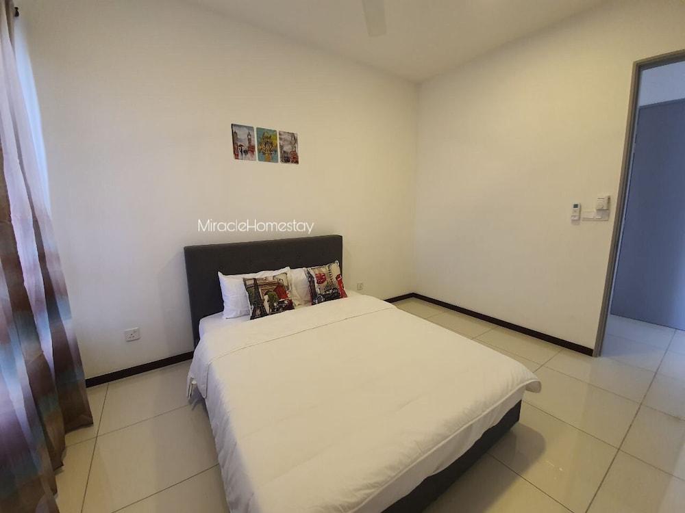 Miracle Comfy 4 Pax Getaway Butterworth - Room