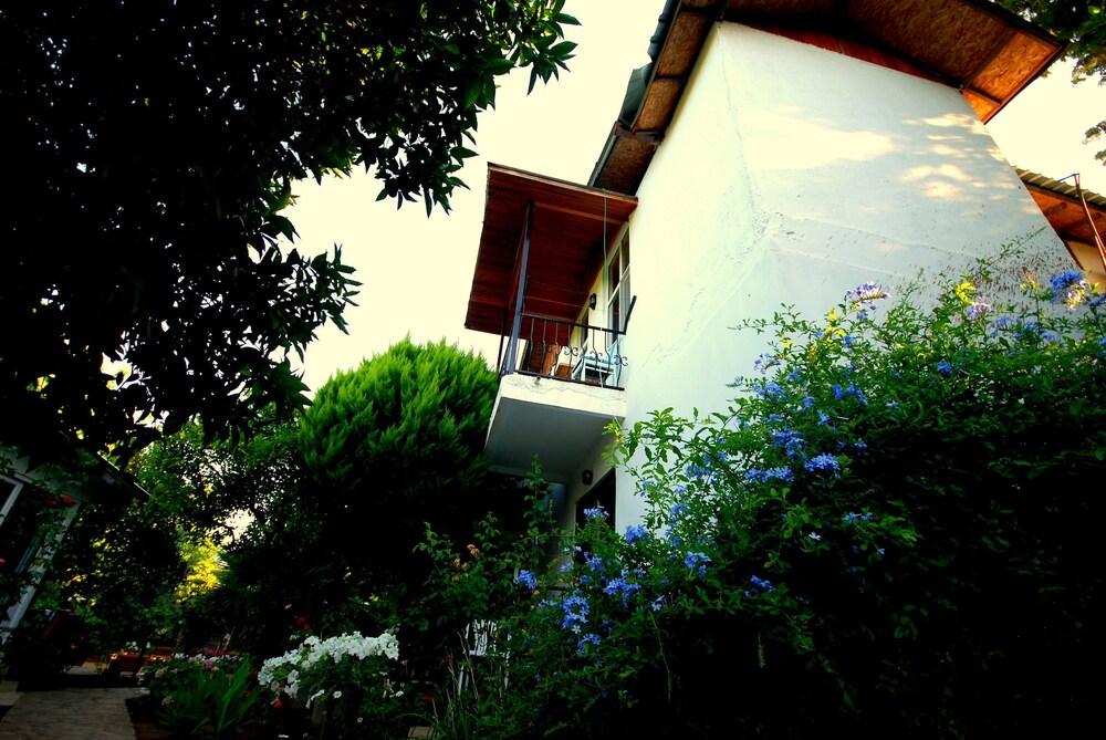 Cemil's Guest House - Exterior