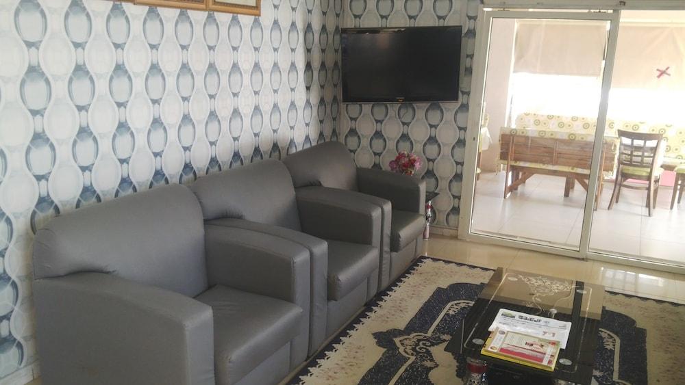 Hala Hotel Apartments - Lobby Sitting Area
