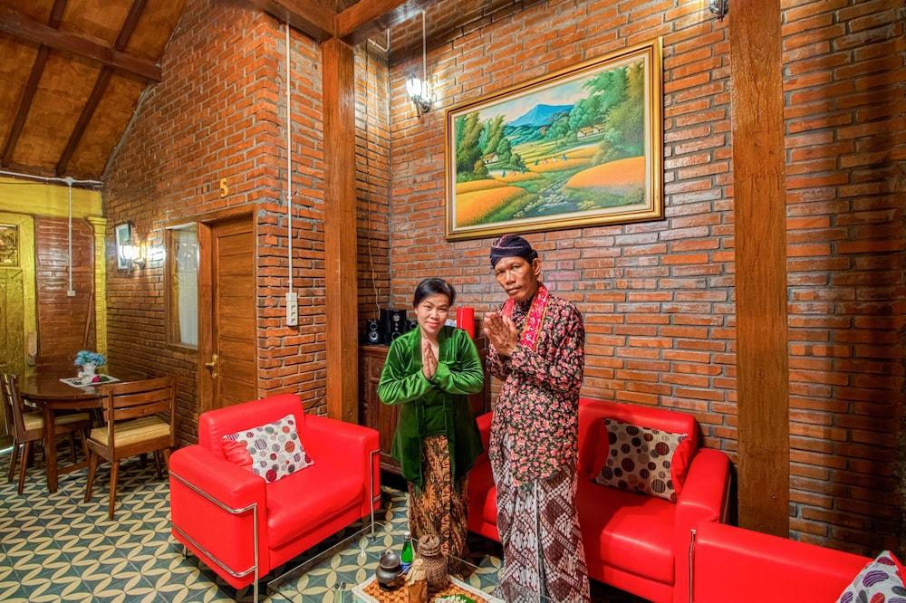 Puri Singgasana Sedayu - Lobby Lounge