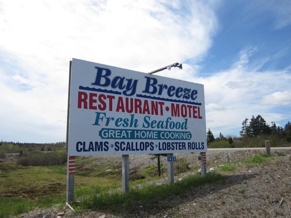 Baybreeze Restaurant and Motel - Exterior