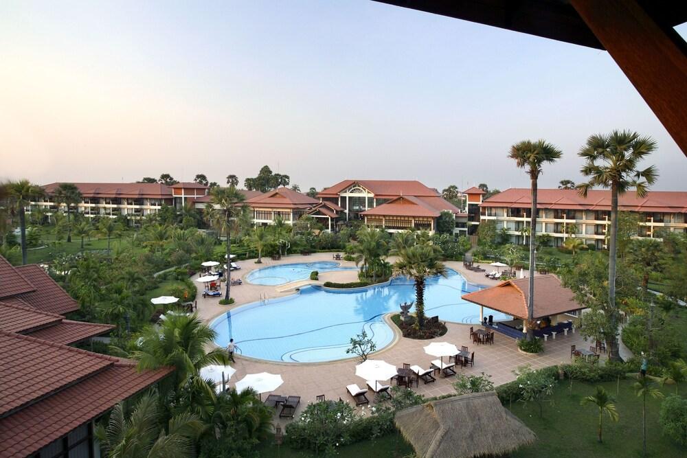 Palace Residence & Villa Siem Reap - Outdoor Pool