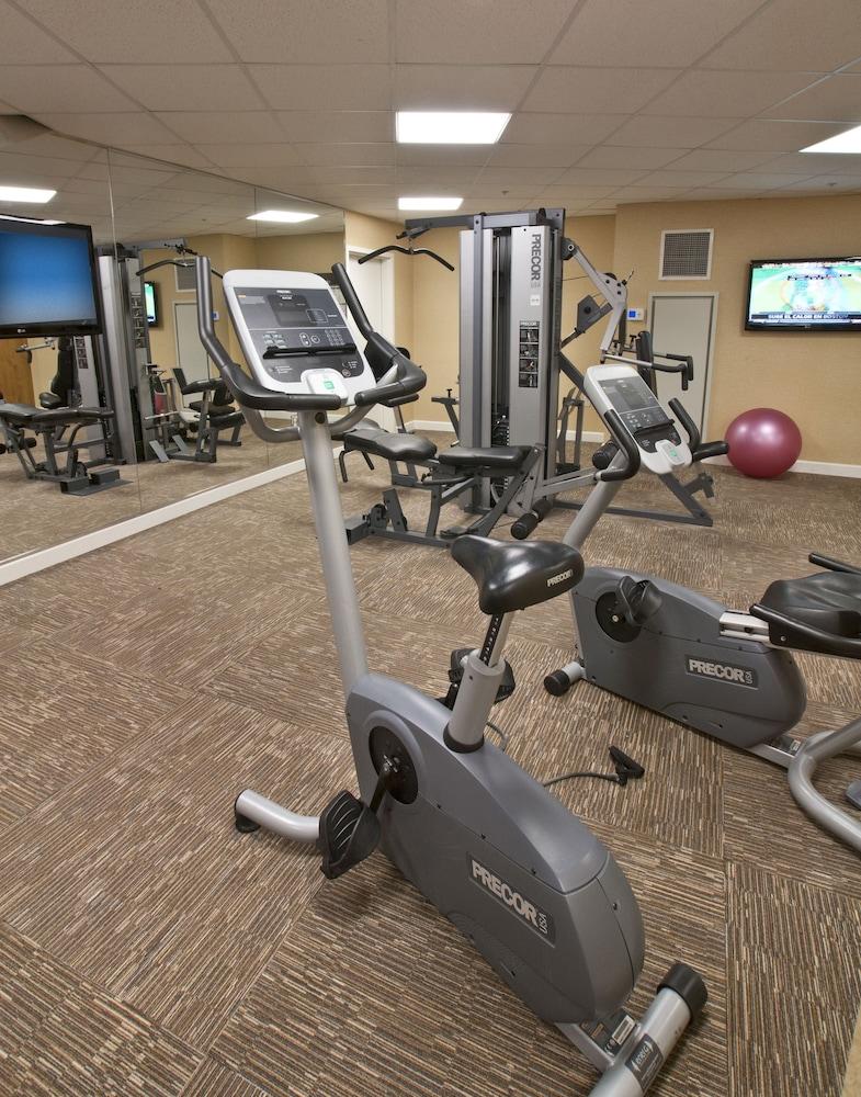 Arlington Court Suites, a Clarion Collection Hotel - Fitness Facility