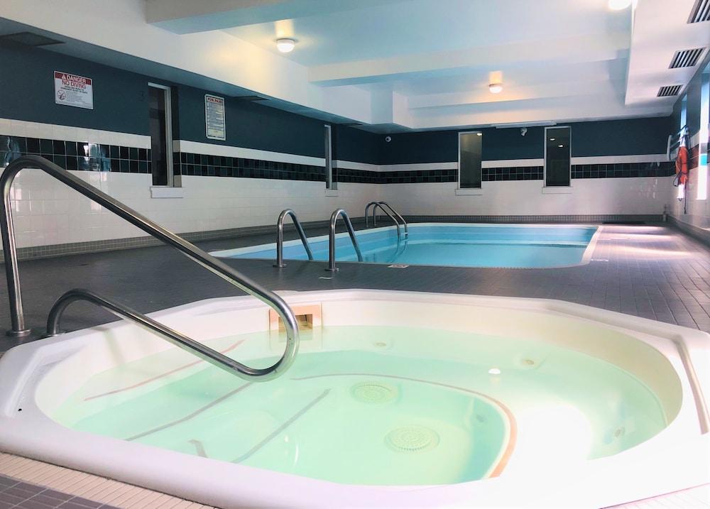 Days Inn by Wyndham Kamloops BC - Indoor Pool