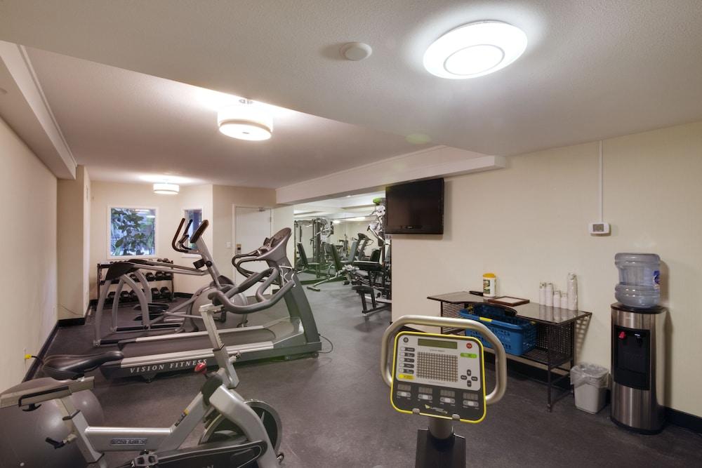 Coast Kamloops Hotel & Conference Centre - Fitness Facility