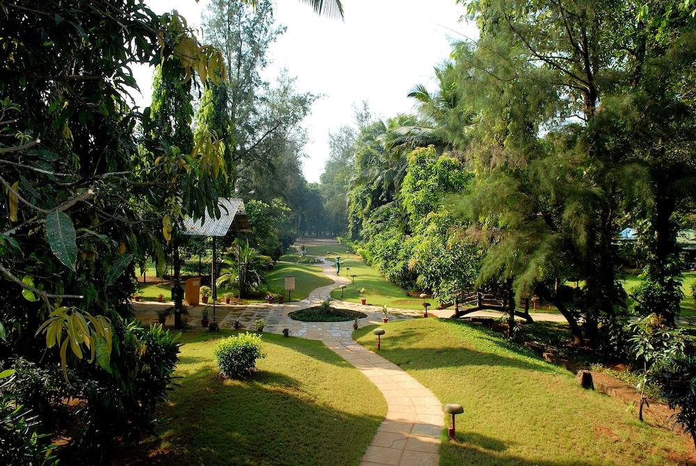 Dudhsagar Spa Resort - Property Grounds